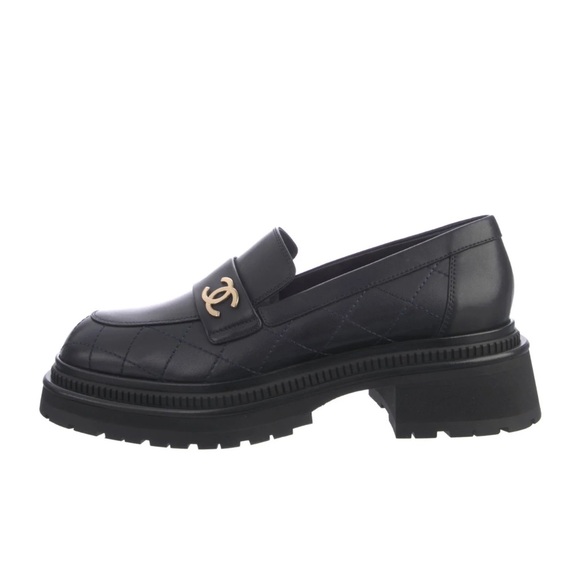 CHANEL  Interlocking CC Logo Loafers - Picture 4 of 12